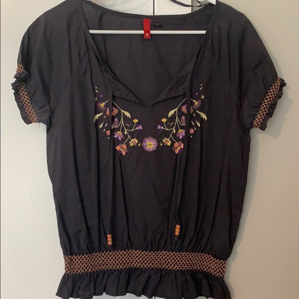 Flower embroidered short sleeve blouse.